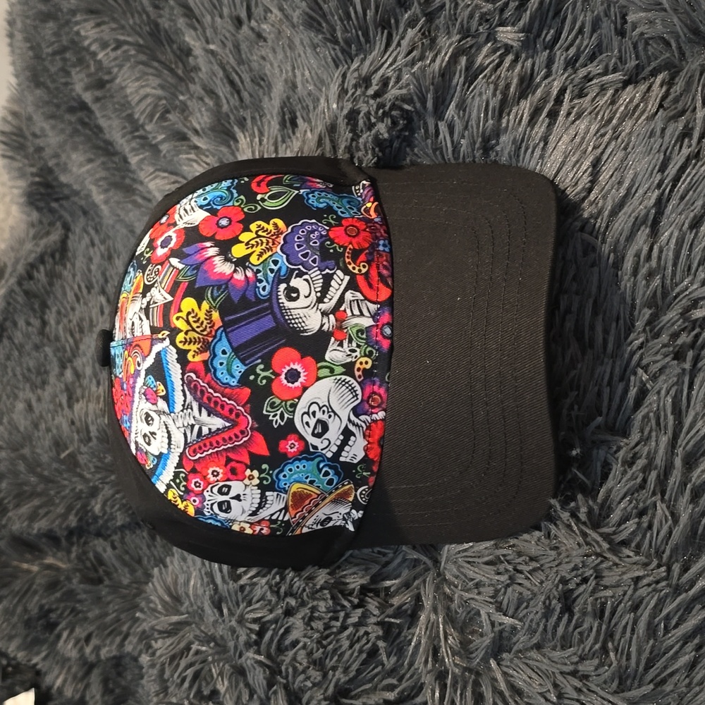 Snap back hat